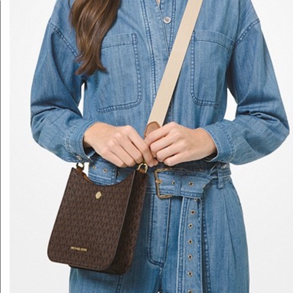 Authentic MICHAEL KORS Signature leather snap magnetic top Crossbody - Picture 4 of 15